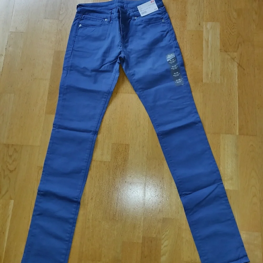 Uniqlo NWT Skinny Fit blue pants 26" X 33" - Picture 1 of 5